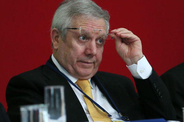 <p>YILDIRIM BIRAKIYOR MU? <br />
Camianın öfkesi ve istifa istemesi karşısında başkan Aziz Yıldırım’ın tavrının nasıl olacağı ise merak konusuydu.</p>