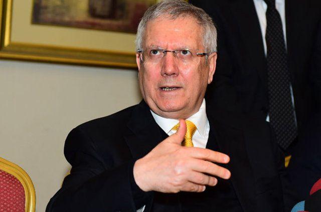 <p>"YARGITAY SÜRECİNİ DAHA FAZLA BEKLEYEMEYİZ"<br />
Fenerbahçe’de alınan kötü sonuçların ardından kongre üyeleri harekete geçti... Kongre üyeleri Aziz Yıldırım’ın istifası için ‘Önce Fenerbahçe’ adlı web sitesi üzerinden olağanüstü kongre için imza toplamaya başlarken şu açıklamayı yaptılar: </p>