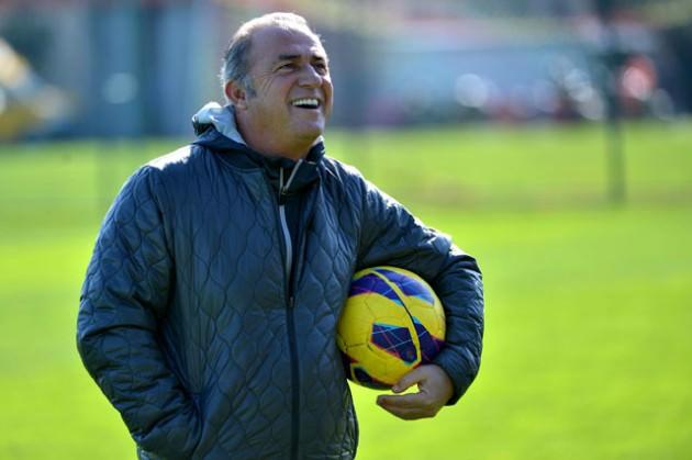 Teknik direktör Fatih Terim’in de antrenmanda sık sık Drogba ile diyaloğa girdiği ve oyuncuyla ilgilendiği görüldü.