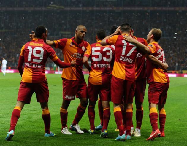 <p>Daha önce G.Saray'ın yeni sezon formalarını sezon öncesinde veren bir internet sitesi, Cimbom'un yeni sezon formalarını yayınladı. Resmi tanıtım olmadan hiçbir şey kesin değil ancak diğer takımların bu tip sızıntılarının doğru olduğunu hatırlatmakta fayda var. </p>