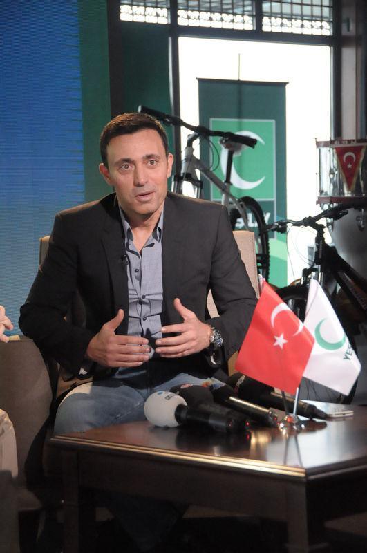 <p><strong>Mustafa Sandal</strong></p>
<p>Dağlıca'da yürekler yandı canlarımız gitti! Bitsin artık bu terör o gencecik yüreklerin canı yanmasın.Huzur istiyoruz! Allah rahmet eylesin</p>
