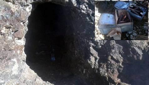 Hakkari'nin Şemdinli İlçesi'nde vatandaşların ihbarı üzerine operasyon yapan güvenlik güçleri PKK'nın kış mevsimini geçirmek üzere barınacağı bir mağarada çok sayıda mühimmat ve yaşam malzemeleri ele geçirdi.