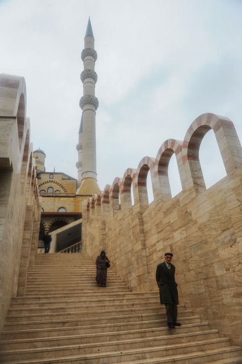 <p>Abdülhamit Han Camisi Vakfı Başkanı Ömer Faruk Şirikçi, AA muhabirine yaptığı açıklamada, büyük bölümü hayırseverlerin yardımlarıyla tamamlanan caminin, Türkiye'nin önemli eserleri arasına girdiğini belirtti.</p>