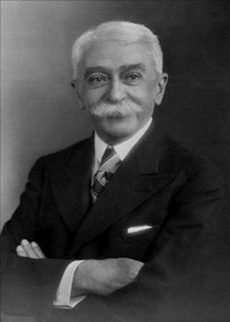 <p>Pierre de Coubertin</p>