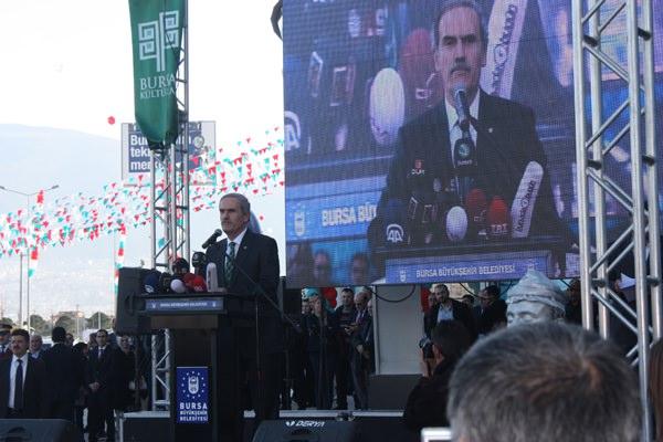 Daha sonra 200'den fazla deney düzeneği, uzay ve havacılıkla ilgili özel bir bölüm, planetaryum ile 3 boyutlu video duvarı bulunan merkezin açılış kurdelesi, Işık ve Altunbaşak ile Bursa Valisi Münir Karaloğlu ve Büyükşehir Belediye Başkanı Recep Altepe tarafından kesildi. Katılımcılar, tören sonrası merkezin bölümlerini inceleyerek "Bilimin Sultanları Sergisi"ni gezdi.