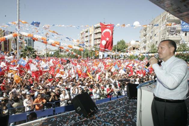 <p>Bakanlar i&ccedil;in "o il mi bu il mi?" tartışmaları s&uuml;rerken Kabine'den bir isim başkanlığa aday olmayacağını a&ccedil;ıkladı.</p>