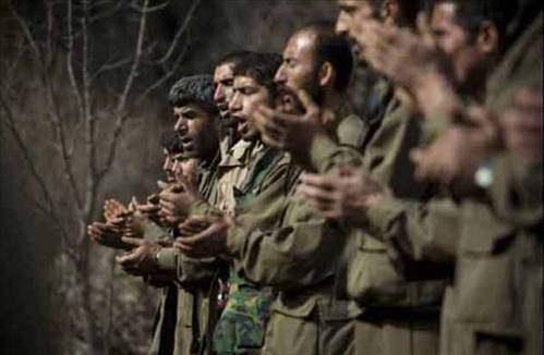 Buna göre Kandil'de bile 'öldürülme korkusu' yaşayan Murat Karayılan'ı sözde Özel Kuvvetler bölüğünde yetiştirilen 12 terörist koruyor.