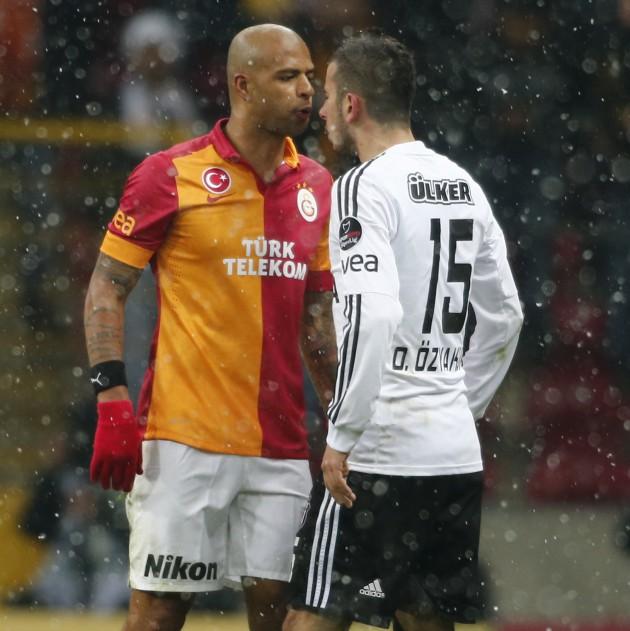 İsterseniz Terim'in o anlarını görmeden önce Melo'nun Oğuzhan'a yaptığı o hareketin an be an fotoğraflarını görelim. 