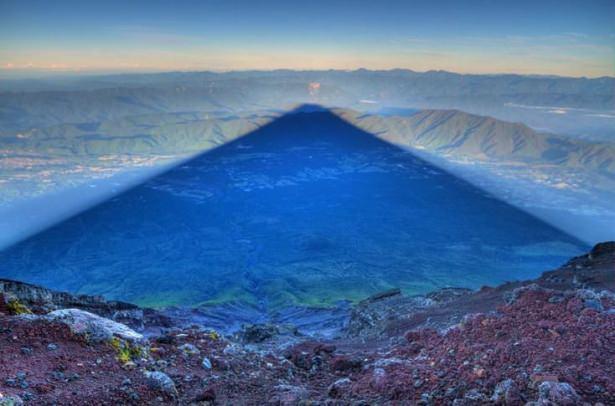 <p>19. Fuji Dağı'nın gölgesi, Japonya</p>

<p> </p>
