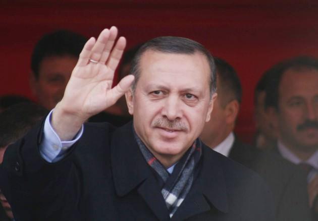 50 kişilik listede 21 isim değişirken, Erdoğan hem "h&uuml;cre yenilenmesini" ger&ccedil;ekleştirdi, hem de partiyle &ouml;zdeşleşen "g&uuml;vendiği" isimleri listede tutarak ana omurgayı korudu.