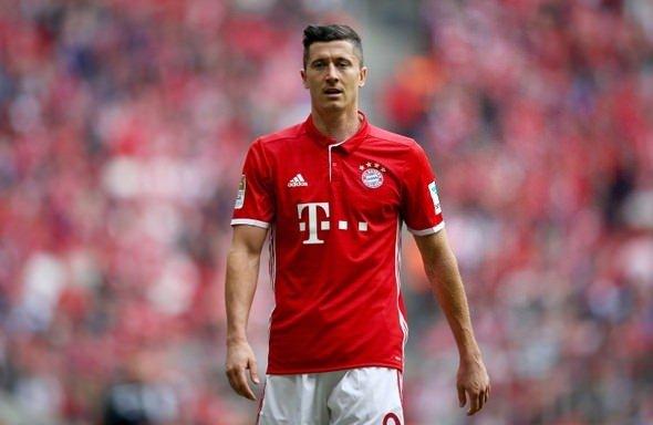 <p>Robert Lewandowski, Bayern Munich | Yaş: 28 - Değeri: 80 milyon Euro</p>