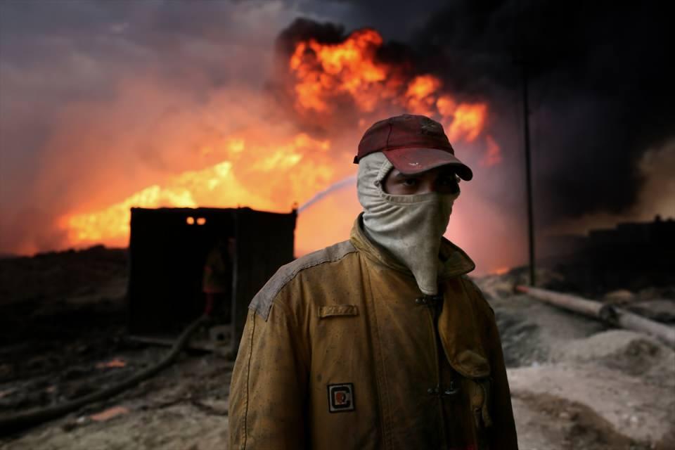 <p>Terör örgütü DEAŞ'ın Kayyara'daki petrol kuyularını ateşe vermesinin ardından ortalık adeta cehenneme döndü</p>

<p> </p>
