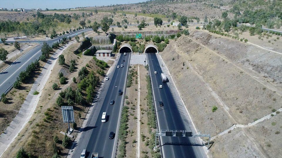 <p>Kent trafiğindeki akış, tünellerin hizmete girmesiyle hızlandı.</p>
