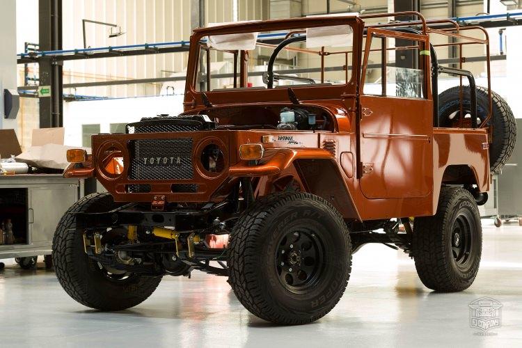 <p>Kaputun altında ise, Toyota 3F-E sıralı altı silindirli motor bulunuyor.</p>