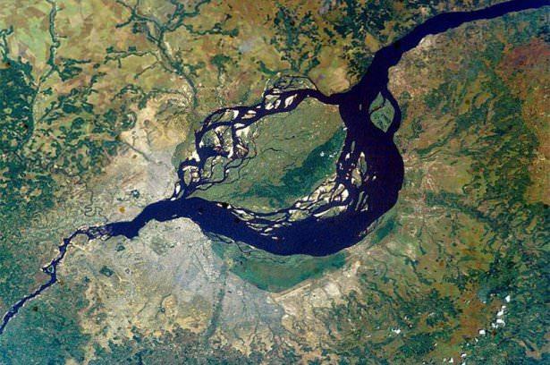 <p>Brazzaville, Kinshasa, Kongo Nehri</p>
<p> </p>