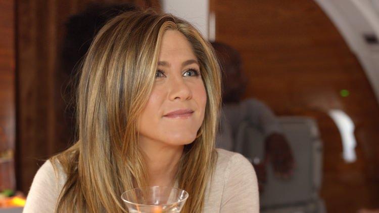 <p><strong>Jennifer Aniston</strong></p>
<p>"Göz altı kırışıklıklarımı önlemek için her gece bir çay kaşığı kadar vazelin sürüyorum."</p>
