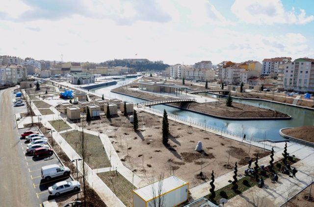 <p><strong>Kırşehir</strong></p>
<p>2015 nüfusu: 225.562 kişi.</p>
<p>2016 nüfusu: 229.975 kişi.</p>
<p>Değişim(%): 1,95</p>