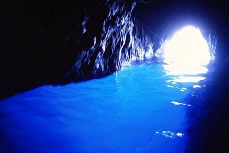 <p>Blue Grotto, İtalya</p>