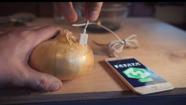 <p>Sosyal medyada hızla yayılan videoda yurt dışında yaşan biri patates ile elektrikli araba yapıyor.</p>

<p> </p>
