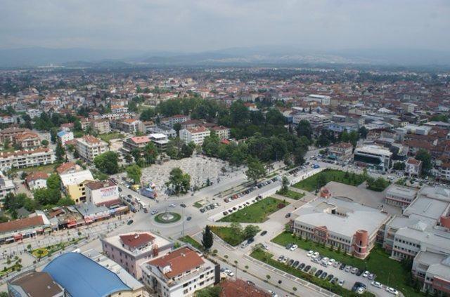 <p><strong>DÜZCE</strong> <br />
<br />
%36 Fenerbahçe <br />
%33 Galatasaray <br />
%20 Beşiktaş</p>
