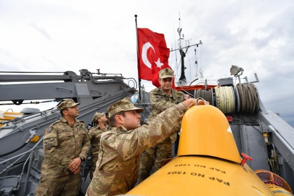 <p>Dost ve müttefik ülkelerin katılımı ile çok uluslu olarak icra edilen Nusret-2016 Davet Tatbikatının, katılan ülkelerin mayın harbi ve gelişen teknolojilerin kullanımı konularında ünsiyetlerinin artırılmasına katkı sağladığı bildirildi.</p>
