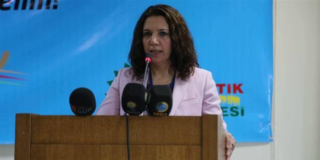 <p>14 Kasım 2015’te bir televizyon kanalında hendekleri kastederek “Silvan direnişi, tıpkı Kobani direnişi gibi onurludur.”</p>

<p> </p>
