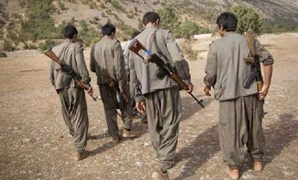 <p>Kandil’in hayat damarları bir bir kurutuluyor. Peki, daha ne kadar PKK’lı kalmış olabilir? Gelin yine rakamlara beraberce bakalım:<br />
<br />
-Ülke içinde 800-1000 (il ve ilçelerde saklananlar da dahil)<br />
<br />
-Kandil ve Suriye’de toplam 2.500-3.500 arası..<br />
<br />
-Yurt içi ve yurt dışı toplam 3.500-4.500 arası.. </p>