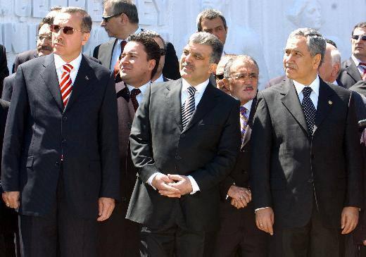 <p>Ekonomide sağlanan bu ilerleme sonrasında AK Parti, 2004’te yapılan yerel seçimlerde de sandıktaki başarısını sürdürdü.</p>
<p> </p>