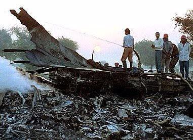 <p>3. 12 Kasım 1996 - Yeni Delhi, Hindistan<br />
Suudi Arabistan hava yolları'na ait Boeing 747 ile Kazakistan Hava yolları İlyushin 76'nın havada çarpışması neticesinde Boeing'deki 312, İlyushin'deki 37 kişiden kimse kurtulamadı ve toplam 349 kişi hayatını kaybetti.</p>