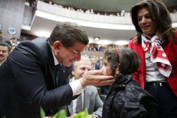 <p>Toplantı sonrası Almanya'da d&uuml;zenlenen D&uuml;nya Karate Şampiyonası'nda &uuml;&ccedil;&uuml;nc&uuml; olan Karate Milli Takım oyuncularını kabul etti.&nbsp;</p>
