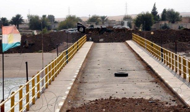 <p>Kerkük’ün stratejik konumda bulunan Hawice Bölgesi'nde bazı bölgeleri kontrol eden IŞİD ile peşmerge güçleri arasında Dukan Çayı üzerindeki köprüler bulunuyor.</p>
