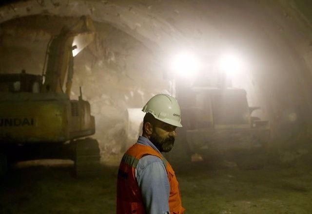 <p>Oluşabilecek trafik kazalarının en aza indirilmesini amaçlayan projede, tüneldeki kazı yüzde 63 tamamlandı.</p>

<p> </p>
