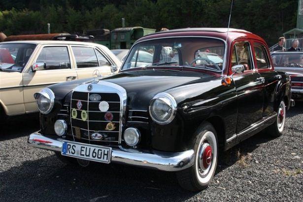 <p>Mercedes severler Almanya'nın Hattingen kentinde buluştu. Mercedes kulübü tarafından her sene düzenlenen etkinlik kapsamında Mercedes klasikleri ve son model Mercedes'ler bir araya geldi. İşte o otomobiller....</p>
<p> </p>