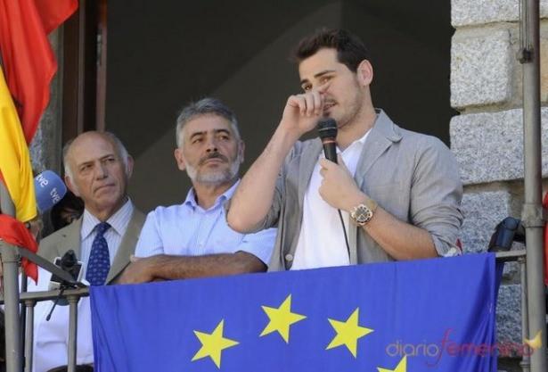<p>Iker Casillas'ın babası tam bir bahis delisi. Oynanan bütün La Liga maçlarına yüklü miktarda bahis yapıyor.</p>
