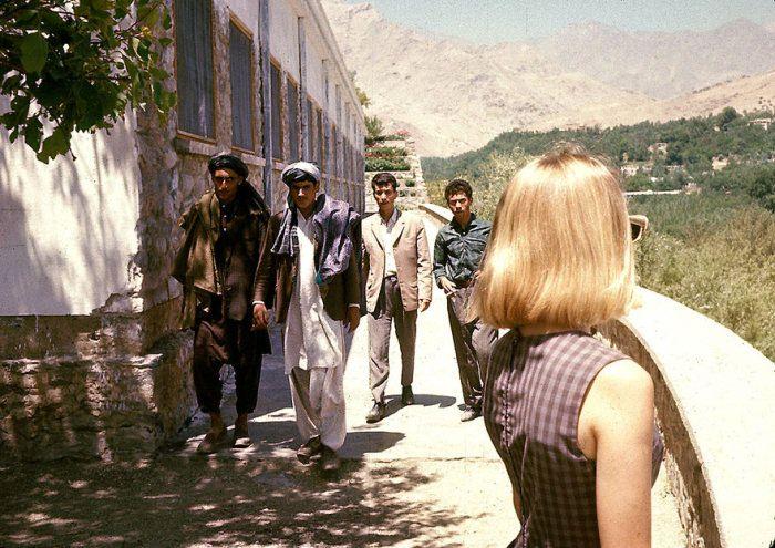 <p>Bugün, yoksulluk ve çatışma, Afganistan'ı tanımlayan kelimelerin başında geliyor. Birçok insanın Ortaçağ medeniyeti olarak kabul ettiği Afganistan 1950’li ve 1960’lı yıllarda Afganistan siyasi ve sosyal açıdan en ileri ülkelerden biriydi.</p>

<p> </p>

