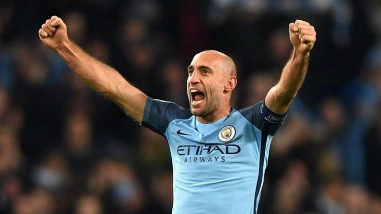 <p>PABLO ZABALETA | Manchester City</p>
