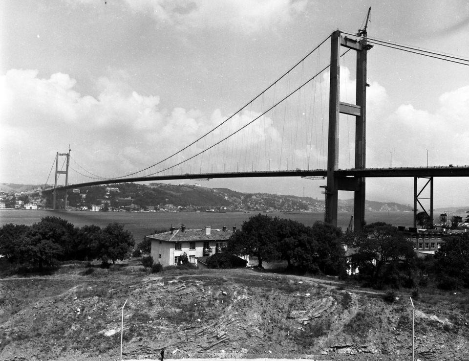 <p>İstanbul Boğaziçi Köprüsü inşaat çalışmaları. 1973 </p>

<p> </p>
