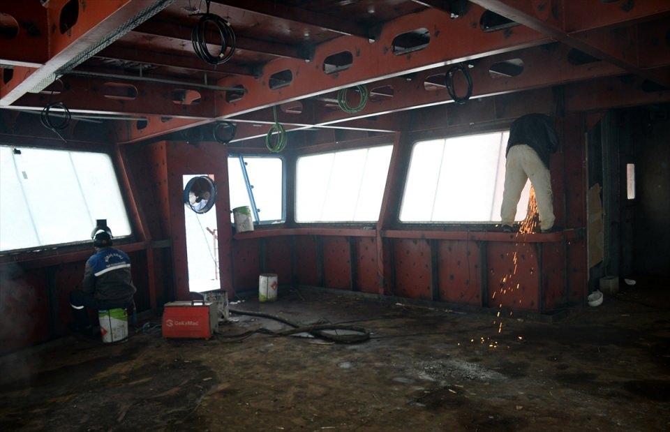 <p>Deneme seferleri ve seyir tecrübeleri yapılan feribotun yükleme testinden de geçirileceğini ifade eden Özcan, "Feribotun Van-Tatvan seferlerine başlaması hedefleniyor. </p>
