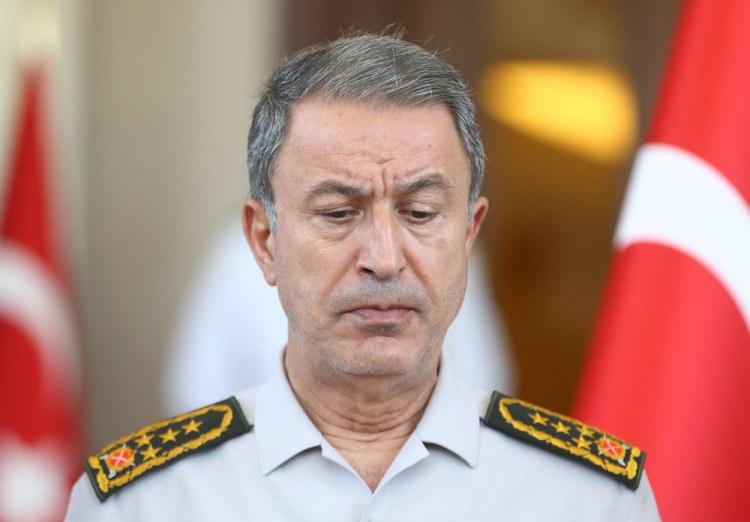 <div>"Darbecilerin, “Sizi kanaat önderimiz Fethullah Gülen hocaefendi ile görüştürmek istiyoruz, isterseniz hemen telefonla irtibat kuralım” dedikleri, bunun üzerine çok sinirlenen Akar’ın bu teklifi şiddetle reddederken darbecilere ağır şekilde hakaret ettiği kaydedildi. Orgeneral Akar’ın, “Beni o hainle kimse görüşmeye ikna edemez” ifadesini kullandığı ortaya çıktı.</div>

<div> </div>
