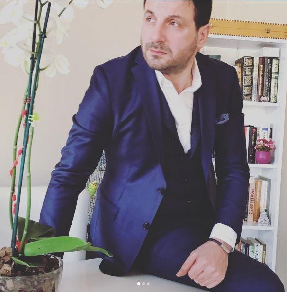 <p><strong>Davut Güloğlu</strong></p>

<p>Hayırlı bayramlar diliyorum. Kazasız kavgasız huzurlu bir bayram geçirmenizi diliyorum.</p>
