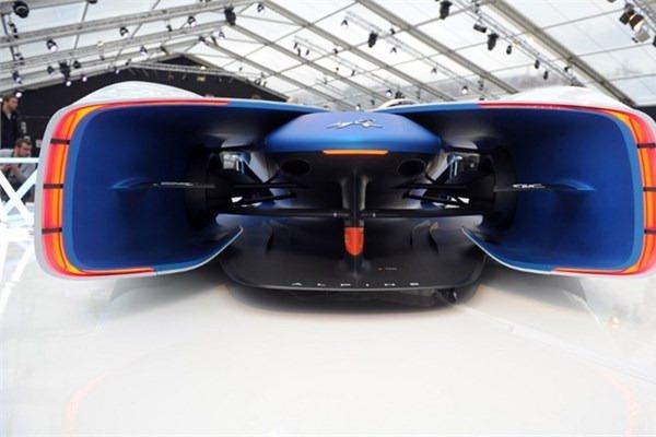 <p>Fransa'da düzenlenen Uluslararası Otomobil Festivali'nde geleceğin teknolojisi ve tasarımının buluştuğu konsept otomobiller sergileniyor.</p>

<p> </p>
