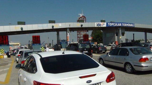 <p>İDO ortaklarından Akfen Holding Yönetim Kurulu Başkanı Hamdi Akın, İzmir yolunda yolcuların yemek için mutlaka mola verdiğine dikkat çekerken “Biz bu önemli ihtiyacı göz önüne alıp yolcuların bu yemek molasını feribotlarda değerlendirmesi için çalışmalarımızı hızlandırdık.</p>
<p> </p>