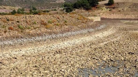 <p>Gelibolu’nun içme suyu ihtiyacını karşılayan 4 milyon 126 bin metreküp su kapasiteli Tayfur Barajı’nda şuan 1 milyon 483 bin metreküp su bulunurken, doluluk oranı yüzde 36 seviyesine indi. Yapımı tamamlanan Gelibolu Çokal Barajı ise ağustos ayından itibaren su tutmaya başladı.</p>
<p> </p>