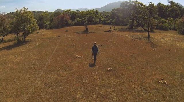 <p>B&uuml;y&uuml;k bir &ouml;zveriyle 26 yıl boyunca &ccedil;alışan &ccedil;iftin araziyi satın aldıklarındaki hali bu şekildeydi.&nbsp;</p>

<p>&nbsp;</p>
