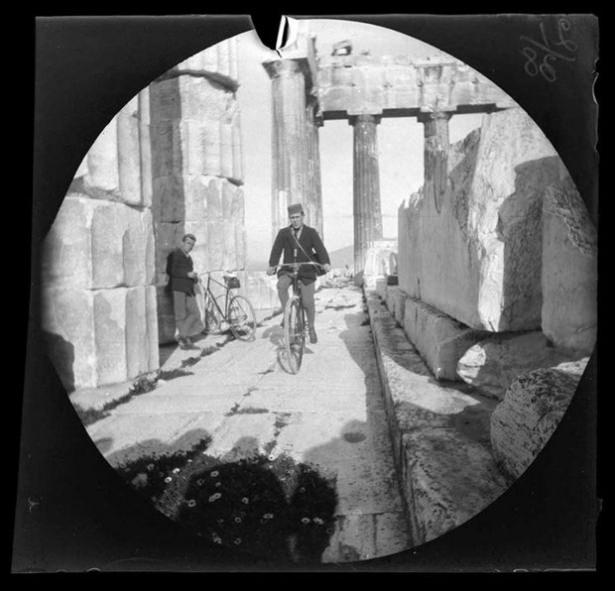 <p><strong>Acropolis'te bisiklet sürmek</strong></p>

<p>İki Amerikalı 1891 yılında bisikletle Küçük Asya adını verdikleri bir geziye çıkıyor.</p>

