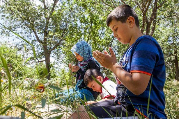 <p><strong>"Dua okudukça babam bal yiyor"</strong><br />
<br />
Ömer Asaf ise mezarına gittiğinde babasını öptüğünü ve sürekli dua ettiğini belirterek, şunları kaydetti:</p>
