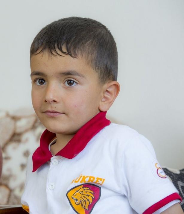 <p>"Babam acıkmasın diye her gün dua okuyorum. Babam bal yiyor, sonra da acıkmıyor. Karnı tok oluyor. Babamın sevinmesi için dua ediyorum.</p>
