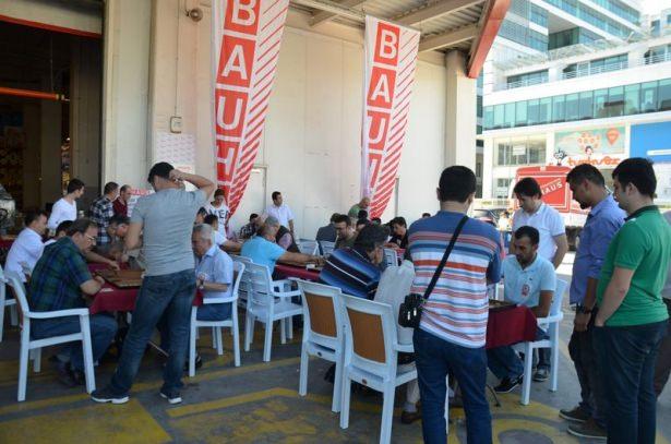 <p>TÜRKİYE BAUHAUS İLE BOSCH İŞBİRLİĞİNDE BABALAR GÜNÜ SEBEBİYLE DÜZENLENEN TAVLA TURNUVASINDA BABALAR MÜCADELE ETTİ.</p>