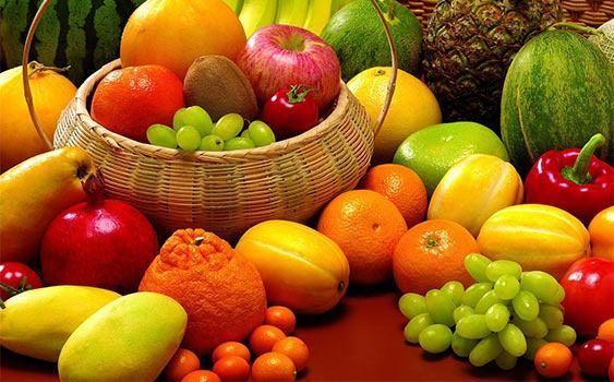 <p>2- Sigara tüketenler, <strong>C vitamini</strong> alımınızı içmeyen birine göre 2 kat daha fazla artırmalısınız. C vitamini <strong>kivi, maydanoz, mandalina ve portakalda</strong> bulunmakta.</p>