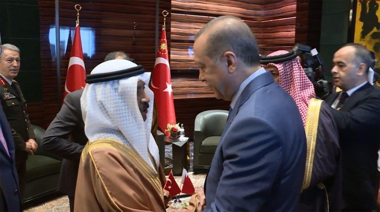 <p>Cumhurbaşkanı Erdoğan'ın Bahreyn'e gerçekleştirdiği ziyaret, ülke basınında ana gündem maddesi oldu</p>

<p> </p>
